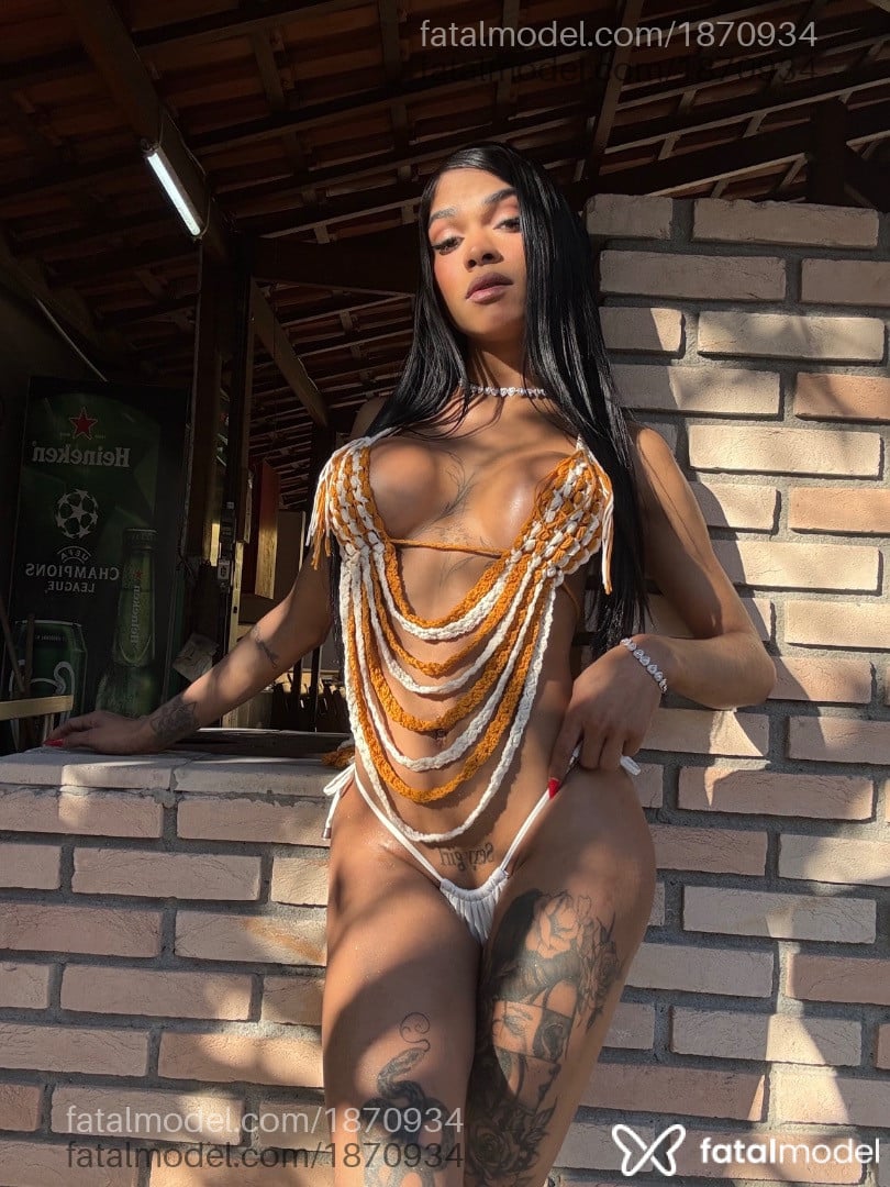 Acompanhante mulher trans morena (o) de olhos pretos - Cristiny Arielly Acompanhante mulher trans morena (o) de olhos pretos - Cristiny Arielly