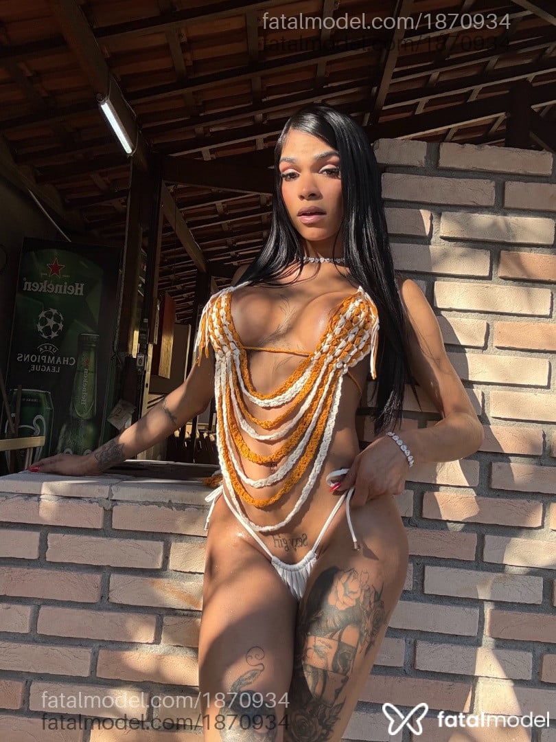 Acompanhante mulher trans morena (o) de olhos pretos - Cristiny Arielly Acompanhante mulher trans morena (o) de olhos pretos - Cristiny Arielly