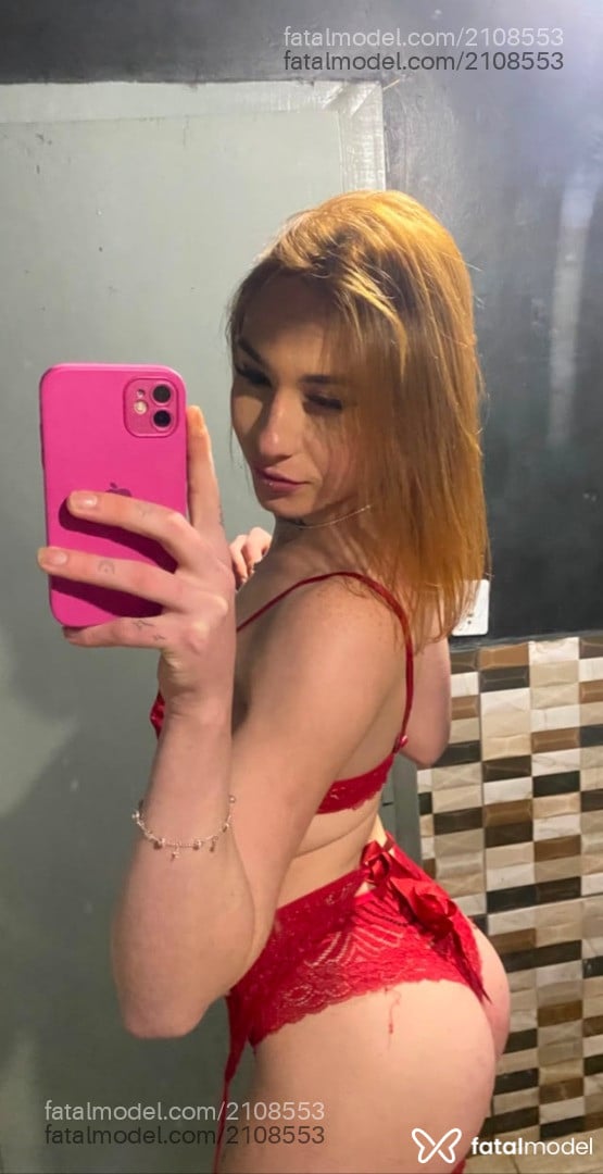 Acompanhante mulher trans ruiva (o) de olhos mel em São Francisco do Sul - Liara