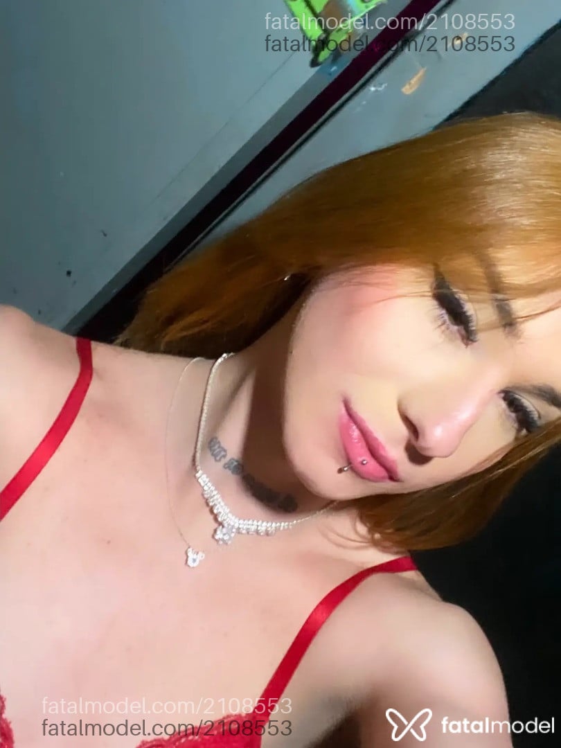 Acompanhante mulher trans ruiva (o) de olhos mel em São Francisco do Sul - Liara