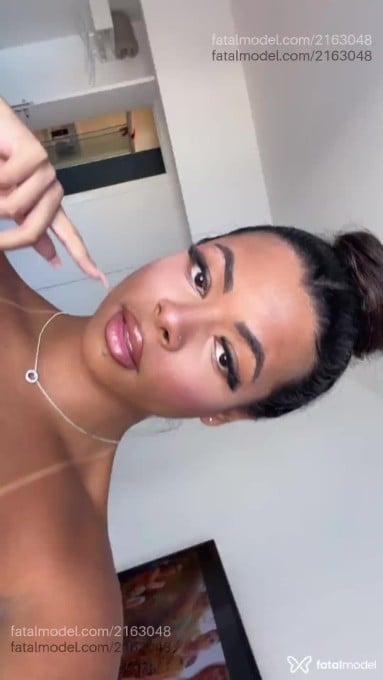 Acompanhante mulher trans morena (o) de olhos castanhos em Balneário Camboriú Acompanhante mulher trans morena (o) de olhos castanhos em Balneário Camboriú - Milena