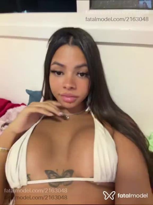 Acompanhante mulher trans morena (o) de olhos castanhos em Balneário Camboriú Acompanhante mulher trans morena (o) de olhos castanhos em Balneário Camboriú - Milena