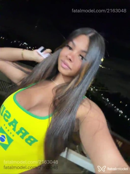 Acompanhante mulher trans morena (o) de olhos castanhos em Balneário Camboriú Acompanhante mulher trans morena (o) de olhos castanhos em Balneário Camboriú - Milena