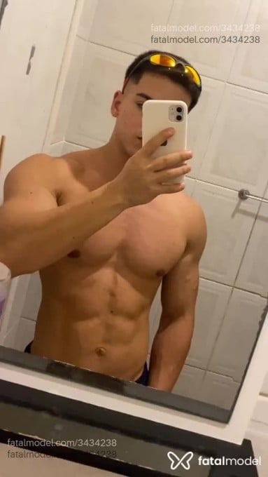 Acompanhante homem com cabelo castanho de olhos castanhos em Niterói - Jhonny Santos