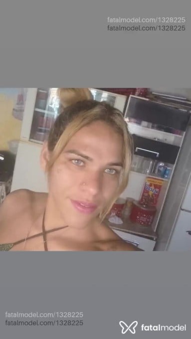 Acompanhante travesti loira (o) de olhos castanhos - Maria Acompanhante travesti loira (o) de olhos castanhos - Maria