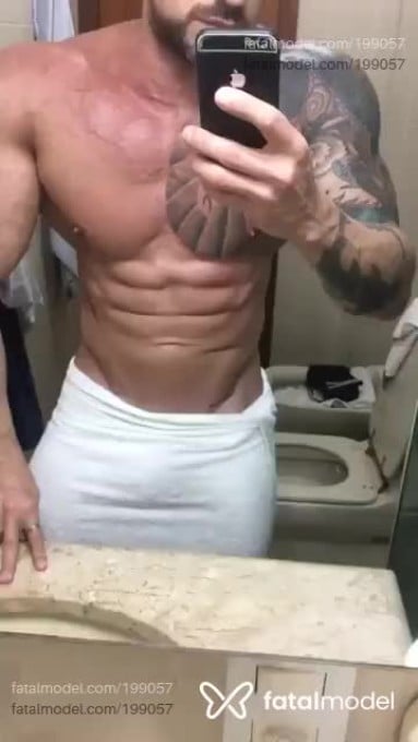 Acompanhante homem com cabelo castanho de olhos castanhos em São Paulo Acompanhante homem com cabelo castanho de olhos castanhos em São Paulo - Pietro