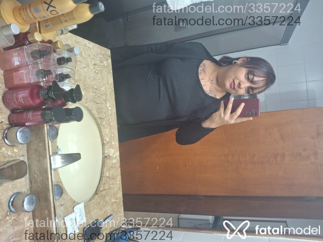 Acompanhante mulher com cabelo colorido de olhos castanhos em Juiz de Fora - Srt Ju Bittencourt
