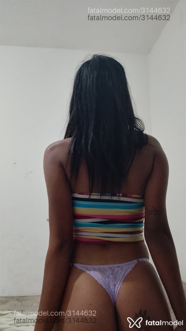 Acompanhante mulher morena (o) de olhos castanhos em São Pedro da Aldeia - Moniky