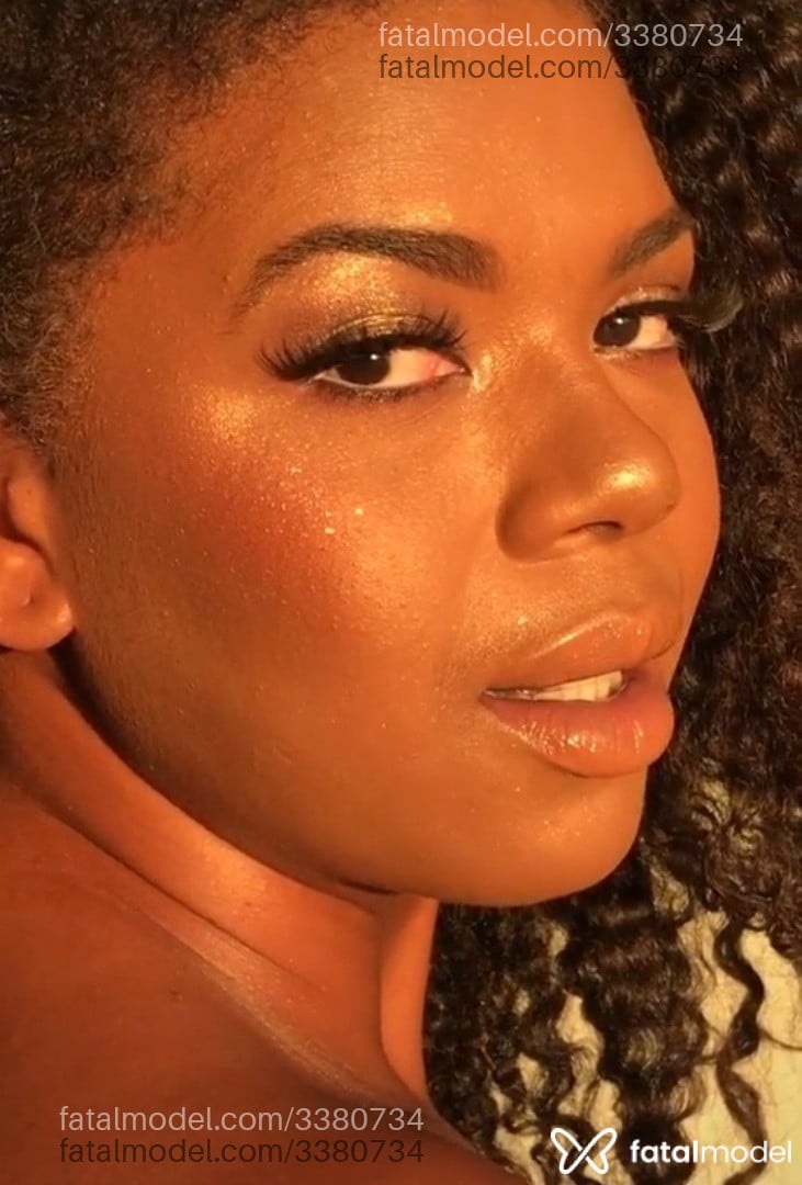 Acompanhante mulher com cabelo castanho de olhos castanhos em Rio de Janeiro - Urd