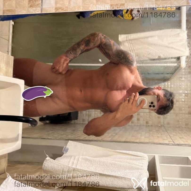Acompanhante homem com cabelo castanho de olhos castanhos em Gramado - Mateus