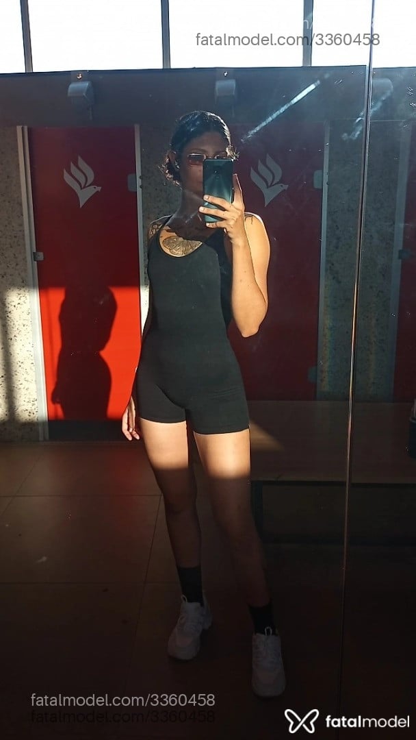 Acompanhante mulher com cabelo castanho de olhos castanhos em Atibaia - Alecram