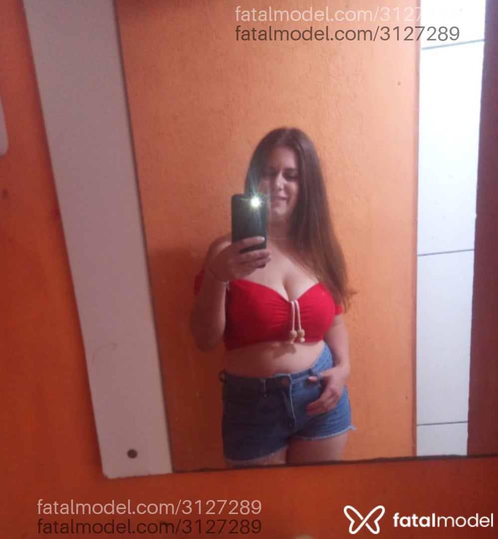 Acompanhante mulher com cabelo castanho de olhos castanhos em Blumenau - Julia