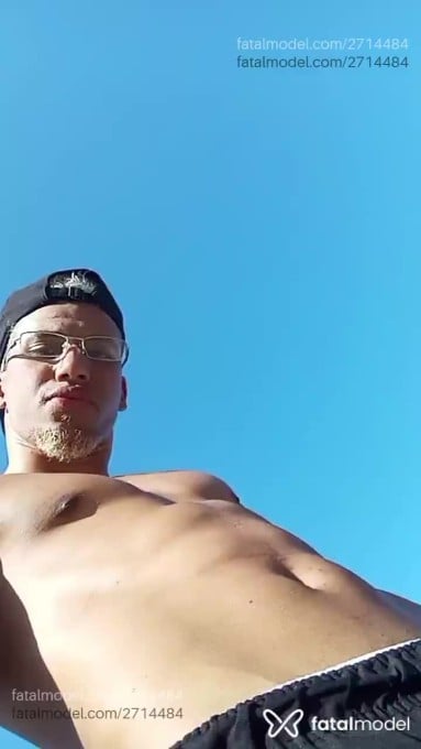 Acompanhante homem com cabelo castanho de olhos castanhos - Pedrinho