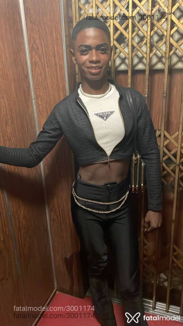 Acompanhante homem loira (o) de olhos pretos em Rio de Janeiro - Alexa