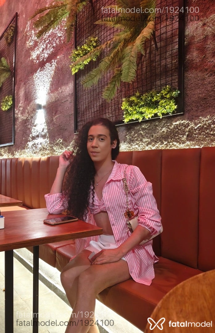 Acompanhante mulher trans com cabelo castanho de olhos castanhos em Virtual - Crystal