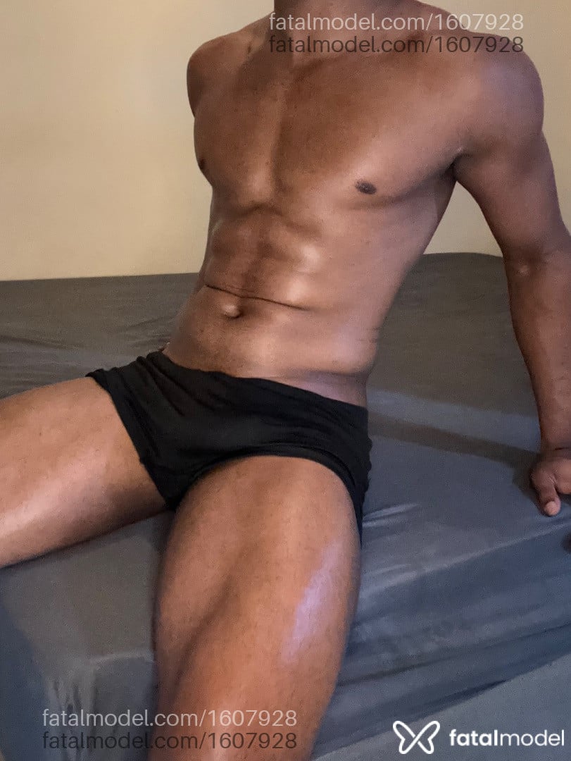 Acompanhante homem morena (o) de olhos pretos em Rio de Janeiro Acompanhante homem morena (o) de olhos pretos em Rio de Janeiro - Theo