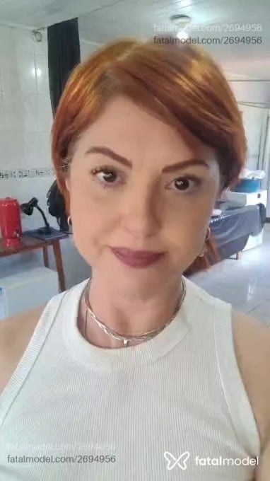 Acompanhante mulher ruiva (o) de olhos castanhos em São Paulo Acompanhante mulher ruiva (o) de olhos castanhos em São Paulo - Marina Ruivosa