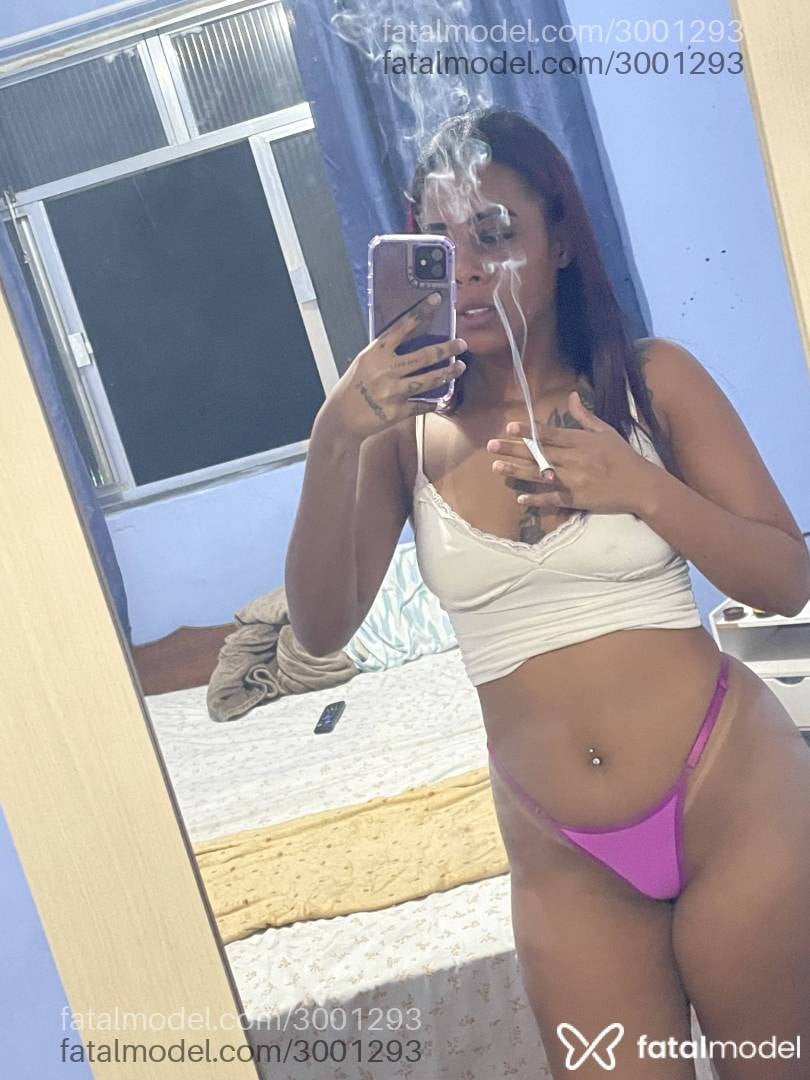 Acompanhante mulher ruiva (o) de olhos castanhos - Rubii