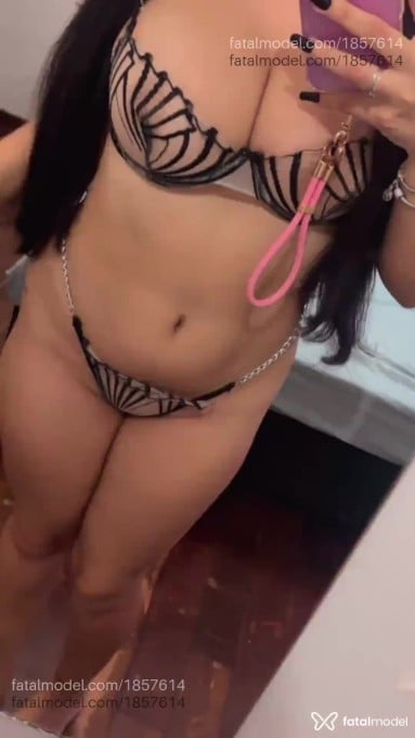 Acompanhante mulher morena (o) de olhos castanhos - Gabizinha Acompanhante mulher morena (o) de olhos castanhos - Gabizinha