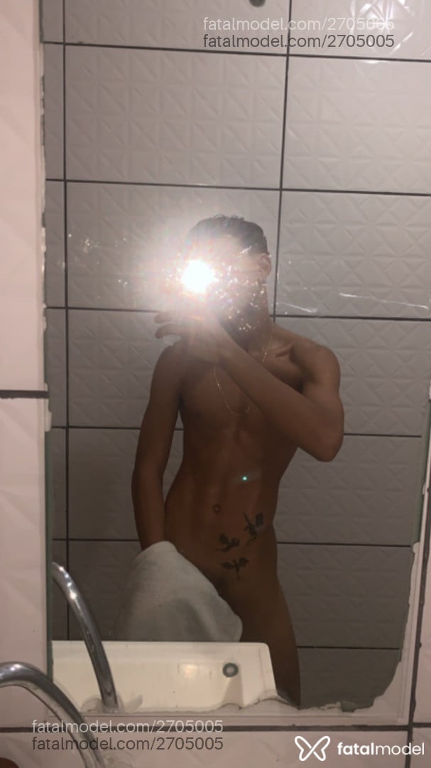 Acompanhante homem com cabelo castanho de olhos castanhos - Adryanzin Acompanhante homem com cabelo castanho de olhos castanhos - Adryanzin