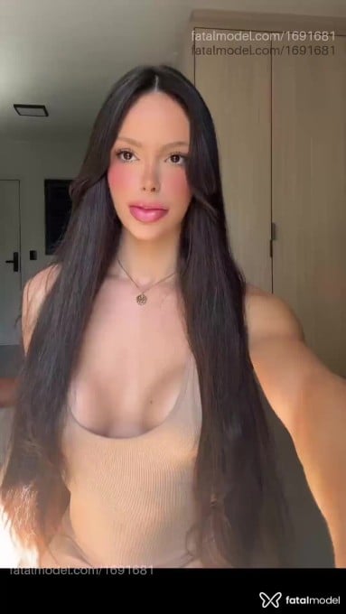 Acompanhante mulher trans morena (o) de olhos castanhos - Ana Julia Acompanhante mulher trans morena (o) de olhos castanhos - Ana Julia