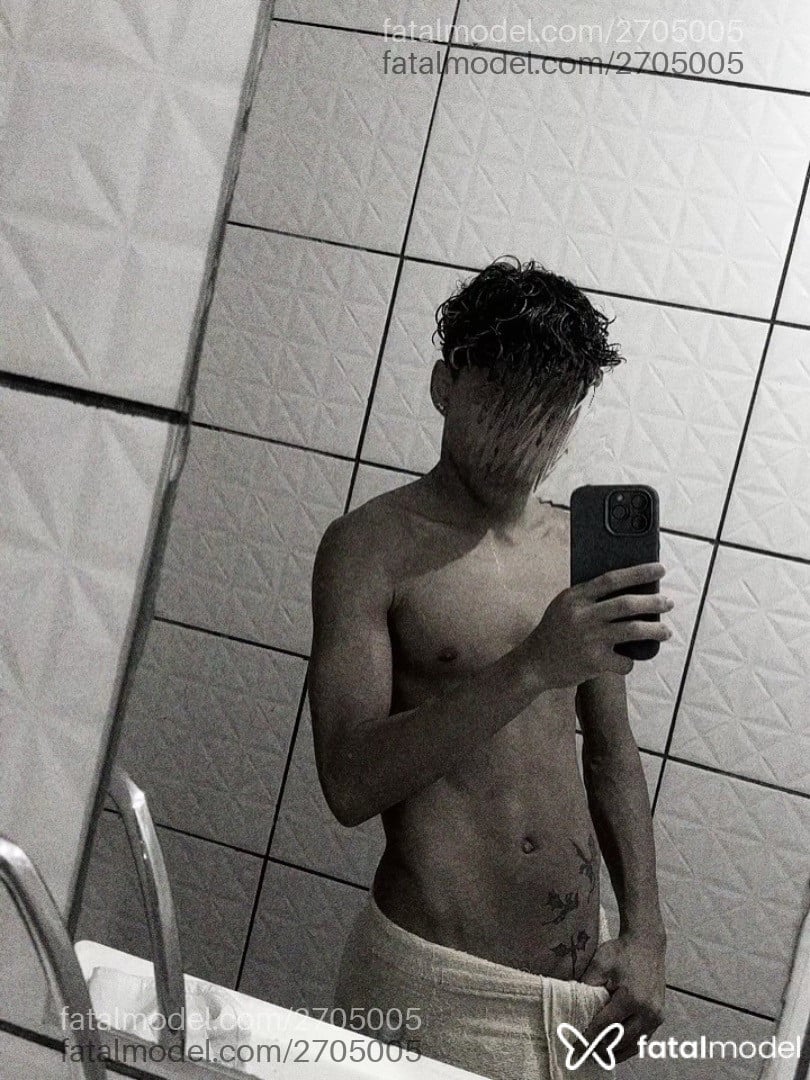 Acompanhante homem com cabelo castanho de olhos castanhos em Cuiabá - Adryanzin