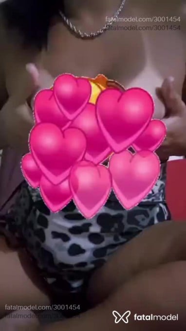 Acompanhante mulher morena (o) de olhos pretos em Virtual Acompanhante mulher morena (o) de olhos pretos em Virtual - Manu Tavares