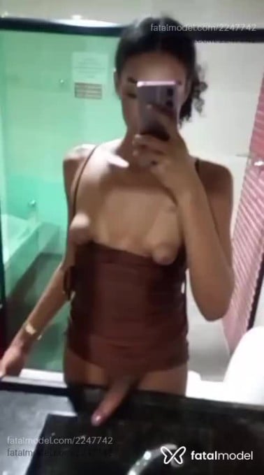 Acompanhante mulher trans morena (o) de olhos pretos - Vick Acompanhante mulher trans morena (o) de olhos pretos - Vick