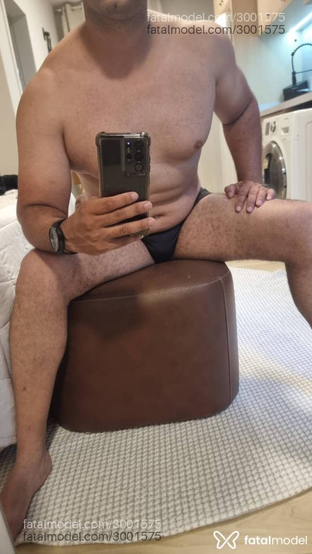Acompanhante homem sem cabelo de olhos pretos - Ursão