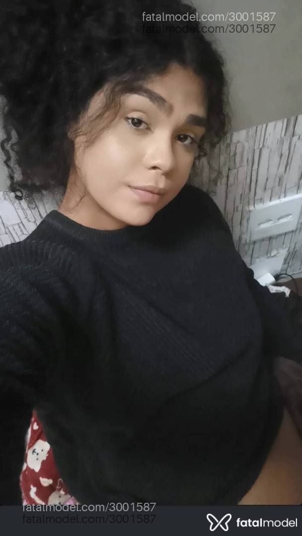 Acompanhante mulher trans morena (o) de olhos castanhos - Luna Brielly