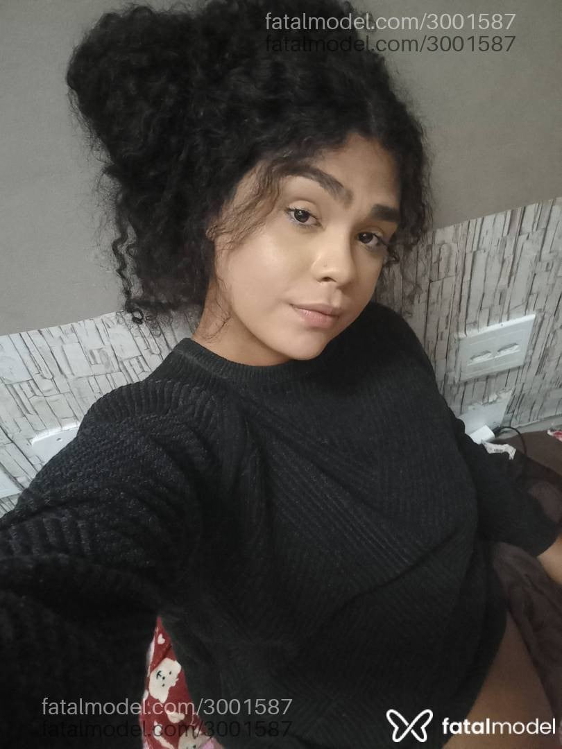 Acompanhante mulher trans morena (o) de olhos castanhos - Luazinha