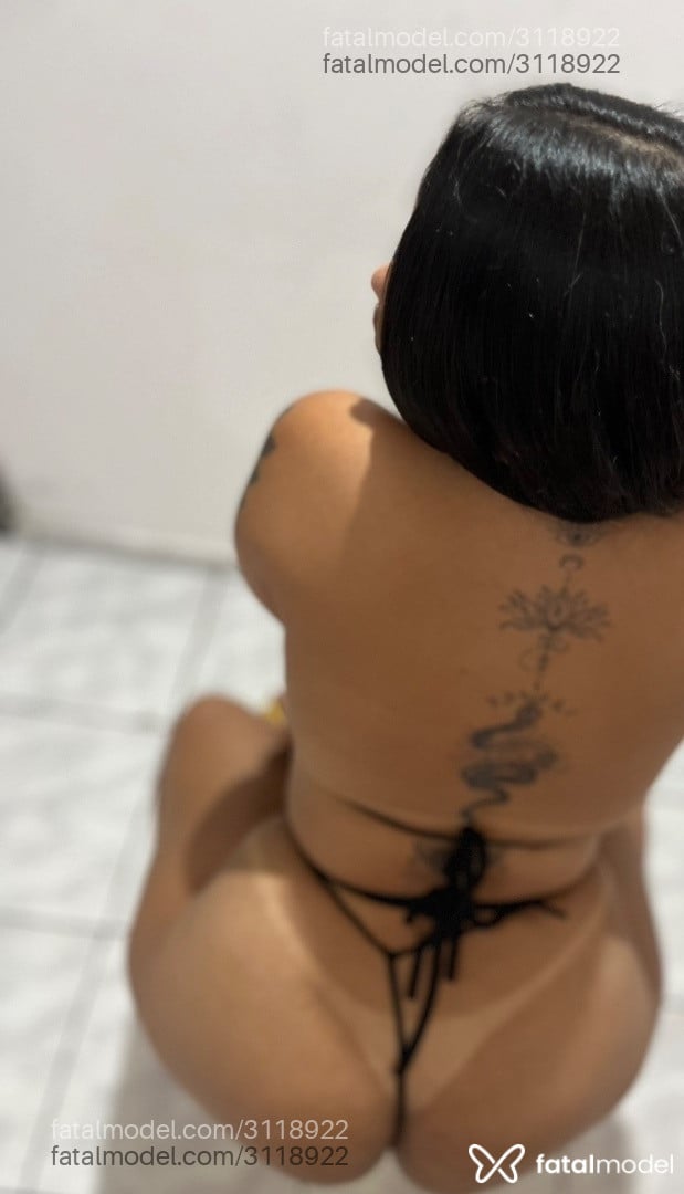 Acompanhante mulher com cabelo castanho de olhos pretos em Fortaleza Acompanhante mulher com cabelo castanho de olhos pretos em Fortaleza - Júlia