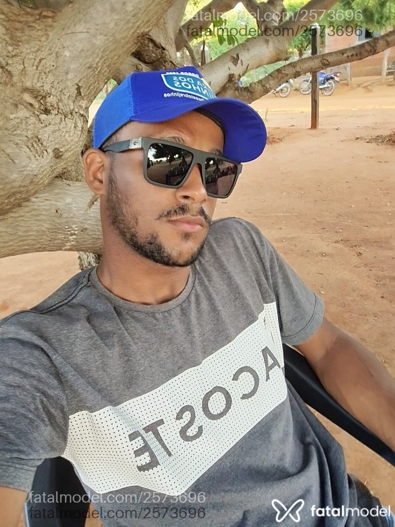 Acompanhante homem com cabelo castanho de olhos castanhos em Carapicuíba Acompanhante homem com cabelo castanho de olhos castanhos em Carapicuíba - Nathan Baiano