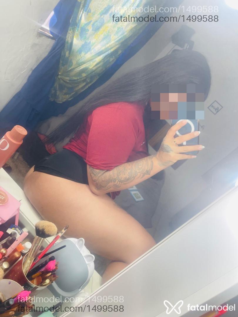 Acompanhante mulher com cabelo colorido de olhos pretos em Brasília - Suzana