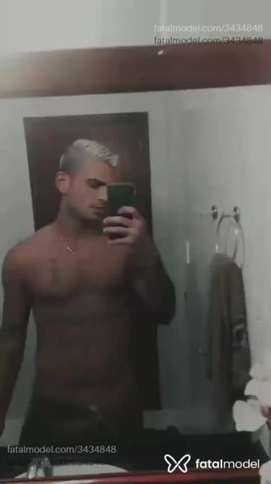Acompanhante homem com cabelo castanho de olhos castanhos em Florianópolis Acompanhante homem com cabelo castanho de olhos castanhos em Florianópolis - Marcos