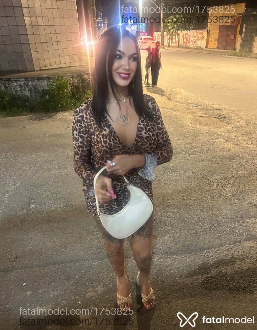 Acompanhante mulher trans morena (o) de olhos pretos - Gisele Brandão Acompanhante mulher trans morena (o) de olhos pretos - Gisele Brandão