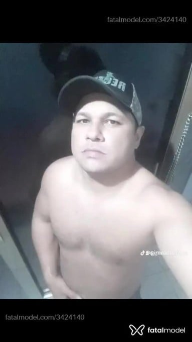 Acompanhante homem com cabelo grisalho de olhos mel em Rio de Janeiro Acompanhante homem com cabelo grisalho de olhos mel em Rio de Janeiro - Naldo