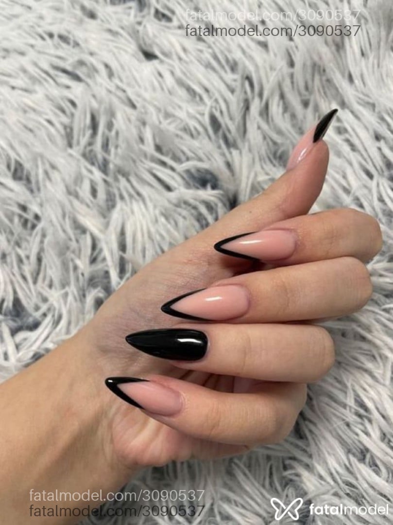 Acompanhante mulher trans com cabelo castanho de olhos mel - Lua Negra