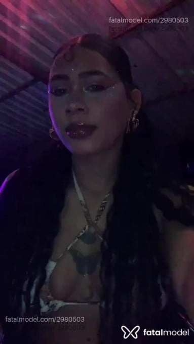 Acompanhante mulher morena (o) de olhos mel - Yasmin
