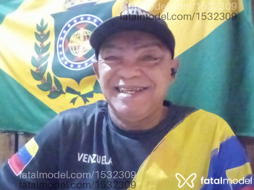 Acompanhante homem sem cabelo de olhos castanhos em Vila Velha Acompanhante homem sem cabelo de olhos castanhos em Vila Velha - Nero Vix