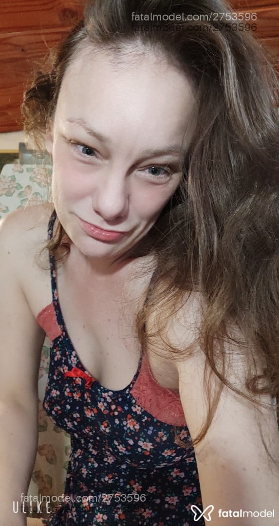 Acompanhante mulher loira (o) de olhos azuis em Virtual - Julie Squalor