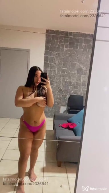 Acompanhante mulher com cabelo castanho de olhos castanhos em Curitiba Acompanhante mulher com cabelo castanho de olhos castanhos em Curitiba - Larissa Mendes