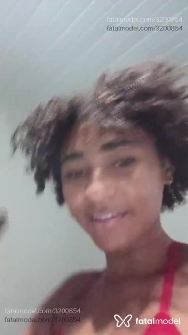 Acompanhante mulher com cabelo castanho de olhos castanhos - Nini Cat Acompanhante mulher com cabelo castanho de olhos castanhos - Nini Cat