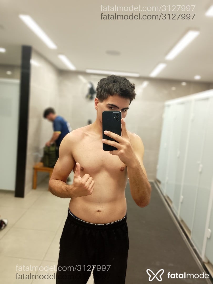 Acompanhante homem morena (o) de olhos pretos em Virtual - Matheus