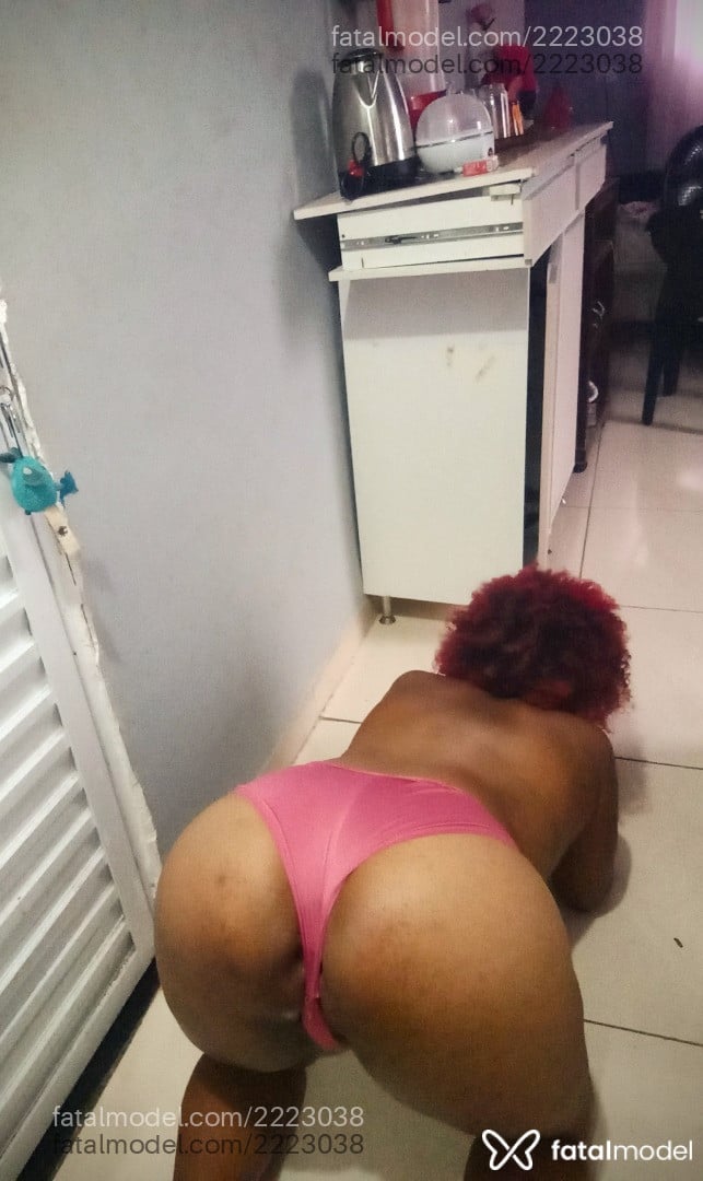 Acompanhante mulher trans com cabelo colorido de olhos castanhos em Praia Grande - Sophia