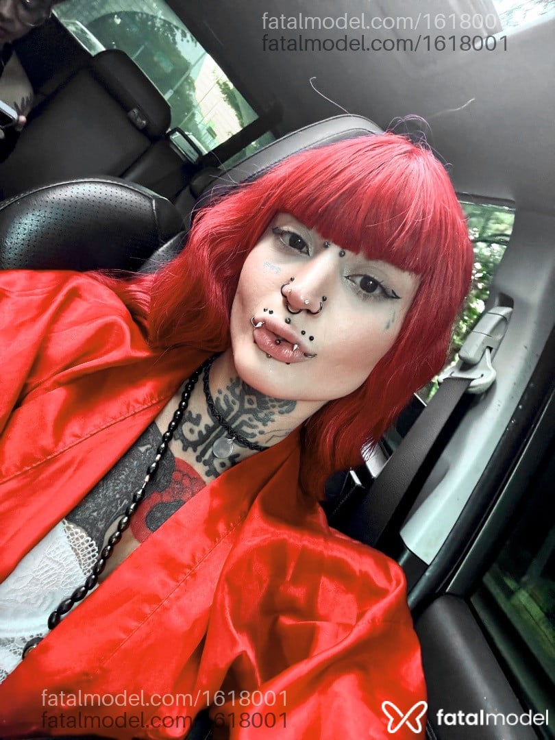 Acompanhante mulher com cabelo colorido de olhos castanhos em São Paulo - Mistress Michi