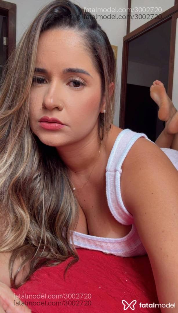 Acompanhante mulher com cabelo castanho de olhos castanhos - Lara Rubi