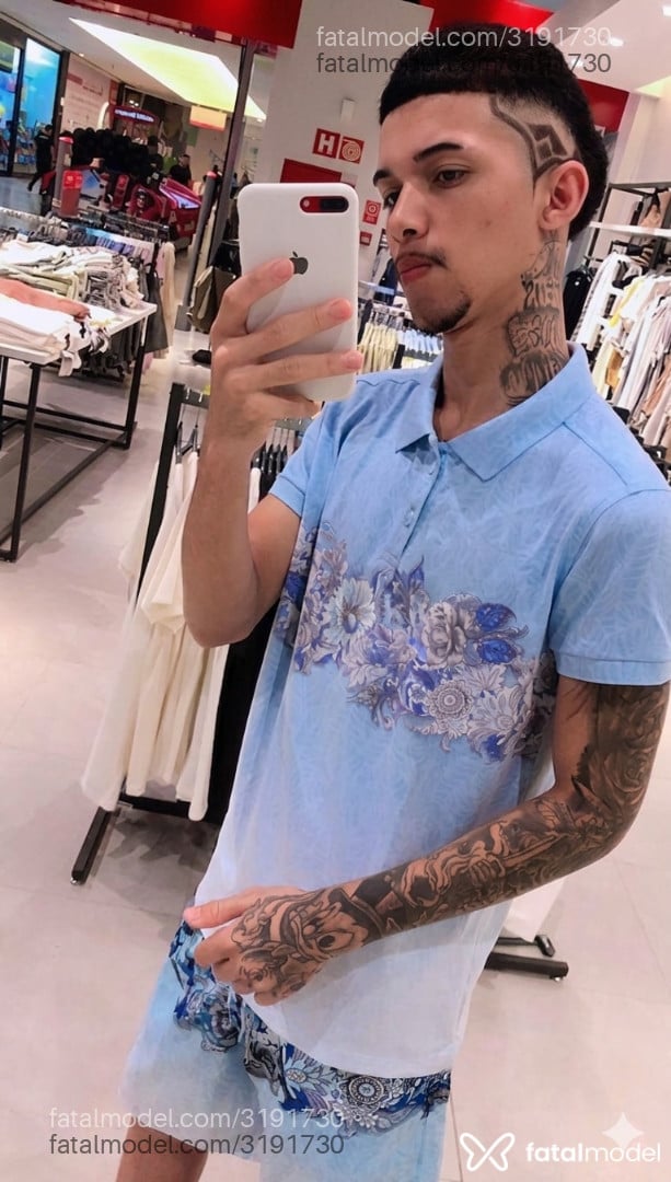 Acompanhante homem com cabelo castanho de olhos castanhos em Recife Acompanhante homem com cabelo castanho de olhos castanhos em Recife - Gabriel