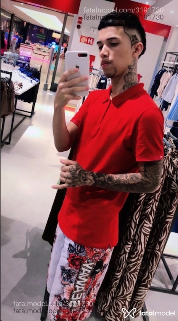 Acompanhante homem com cabelo castanho de olhos castanhos em Recife Acompanhante homem com cabelo castanho de olhos castanhos em Recife - Gabriel