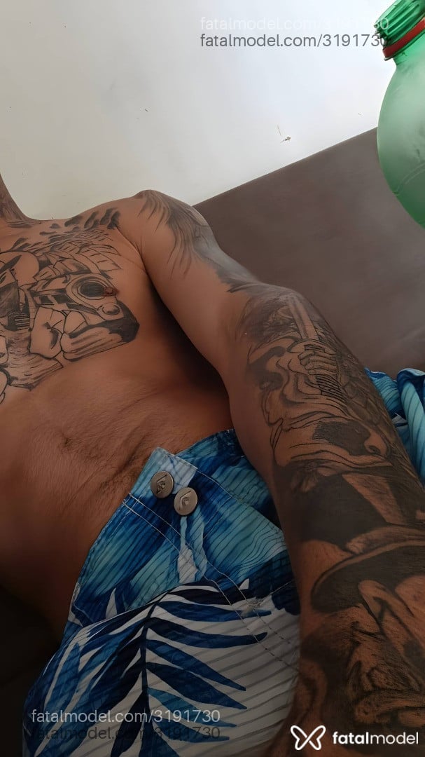 Acompanhante homem com cabelo castanho de olhos castanhos em Recife Acompanhante homem com cabelo castanho de olhos castanhos em Recife - Gabriel
